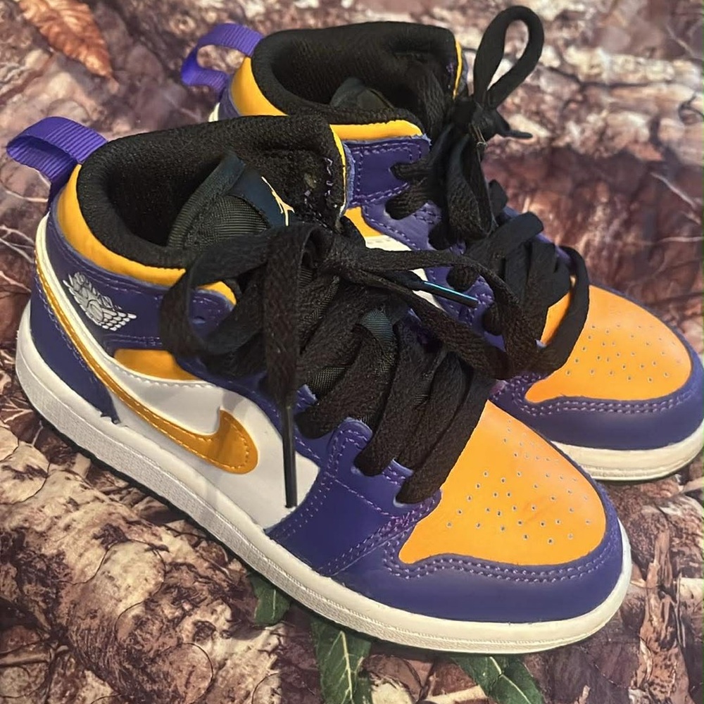 Nike Jordan Mid 1